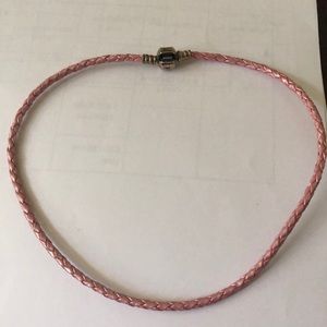 Choker/bracelet Pandora braid leather pearly pink.